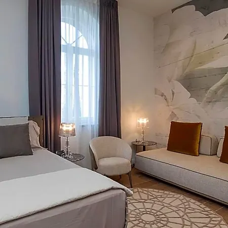 Castello Il Codirosso Hotel *