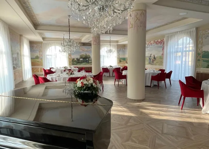 Castello Il Codirosso Hotel *
