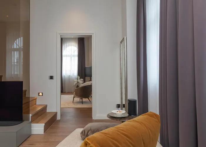 Castello Il Codirosso Hotel *