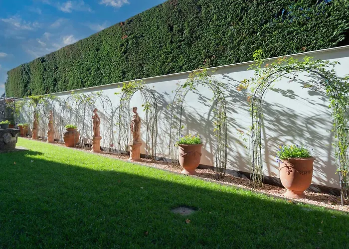 Castello Il Codirosso Hotel